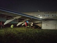 PESAWAT PT GARUDA MENDARAT DALAM…