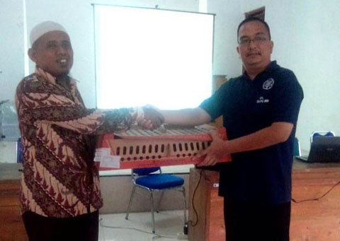 Lakukan Pemberdayaan Kades Ngoro-oro Patuk Gunungkidul Serah Terima Khutuk  Ayam Joper