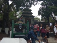 Inilah tradisi nguras genthong…