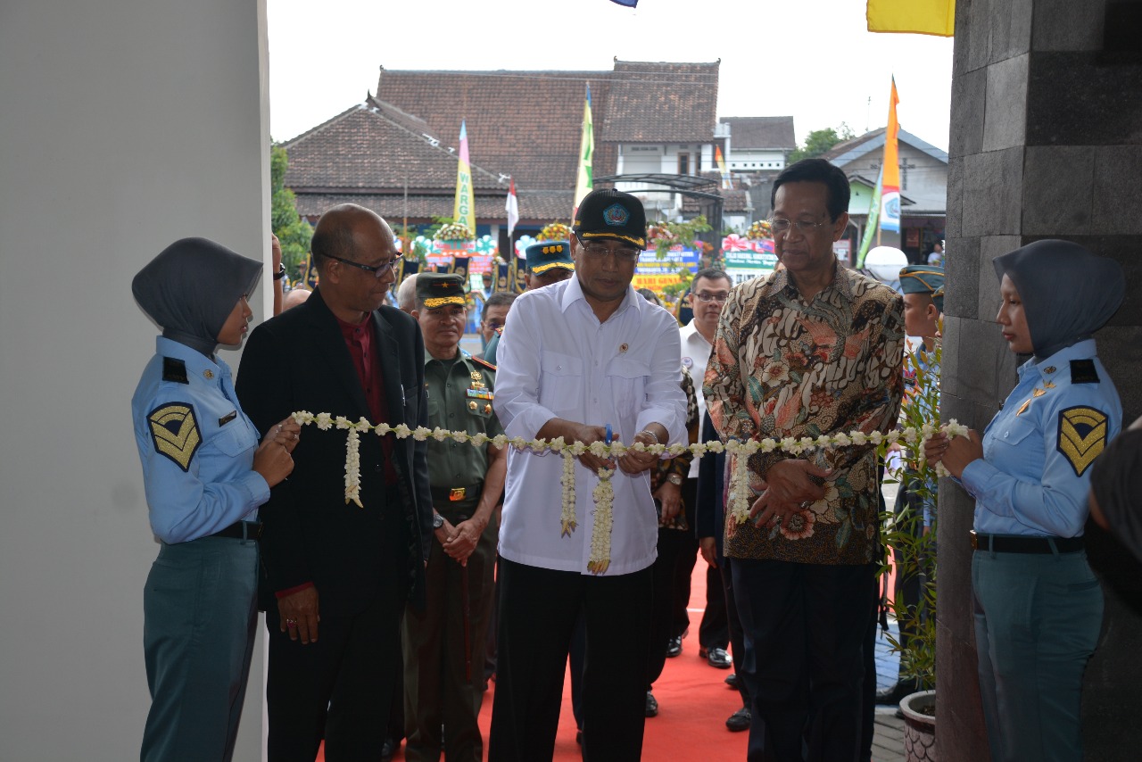 Mentri Perhubungan Budi Karya Sumadi Resmikan Gedung KM Baruna Akademi Maritim 