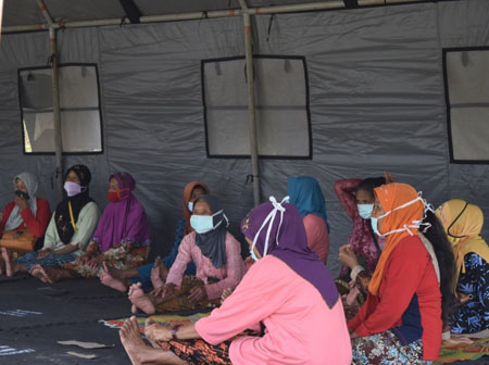 Ratusan Warga  Lereng  Gunung Merapi  Mengungsi 