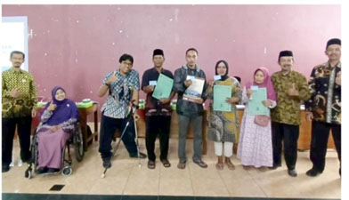 Kegembiraan Penyandang Disabilitas  Kalurahan Palbapang Bantul Mendapatkan KTP-el