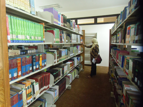 GUBERNUR DIY  RESMIKAN,PERPUSTAKAAN GRHATAMA  PUSTAKA  