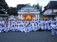 Sri Sultan Kukuhkan KGPAA Paku…