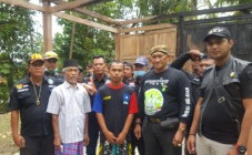 Di Tnggal Pergi Kessawah Rumah…