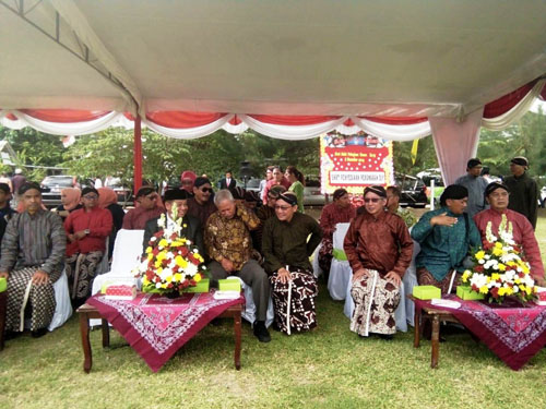 Busana  Adat Jawa  Menghiasi  Hari Bakti PU Ke-74 