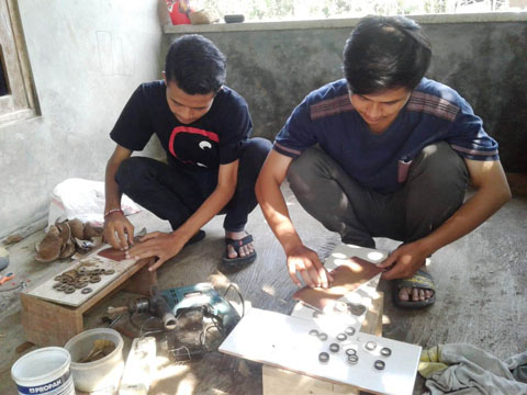 Cincin Tempurung Mengantar Hendi Hirmawan  Meraih Sukses