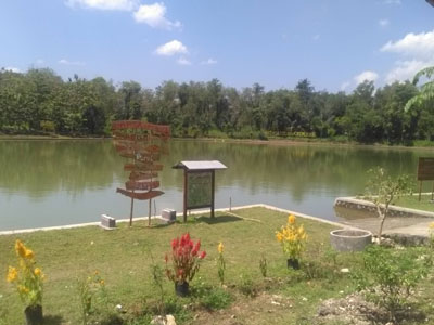 Telaga kemuning  tempat wisata yang oke ' kini jembatan gantung jadi pelengkapnya