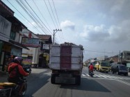 Tak Ditutup Terpal, Truk Di Jalan…
