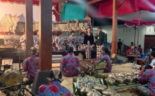 Pagelaran Wayang Kulit Dijoglo…