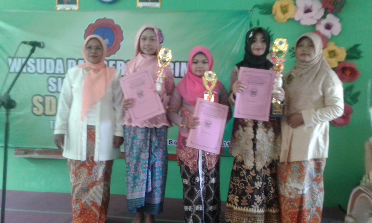 Nuansa Adat Jawa Warnai Wisuda SD Tegaldowo Bantul