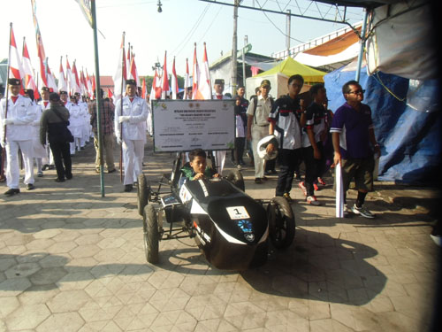  RAIH  THE BEST  TEAM  DALAM  AJANG BERGENGSI TIM MOBIL LISTRIK KARYA MAHASISWA  UGM