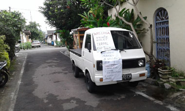 Awas  Mobil Di Parkir Perumnas Condongcatur Sleman Rawan Di Silet Tangan Jahil.