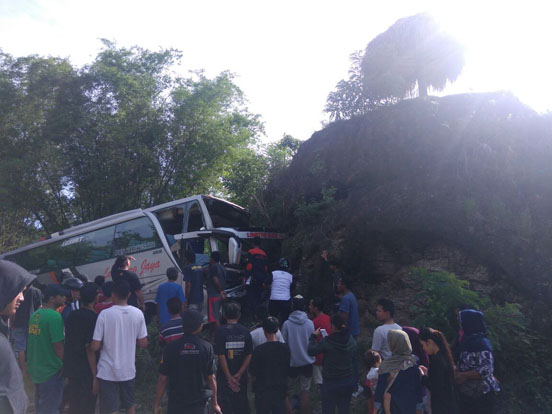 Mau Wisata ‘Malah Berduka ‘Bus Angkut Wisatawan Asal Boyolali Nabrak  Bukit Kedungbuweng ‘ Siapa Korbannya ? Ini Dia 