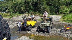 KOMUNITAS JEEP RAYAKAN HUT RI KE…