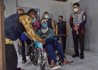 Wabup Sleman, Danang Maharsa Serahkan…