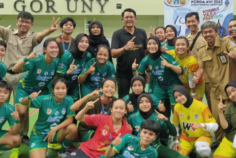   TIM FUTSAL PUTRI KABUPATEN SLEMAN 2022 SABET MEDALI EMAS 