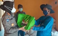 Polda DIY Serahkan Bantuan Sosial…