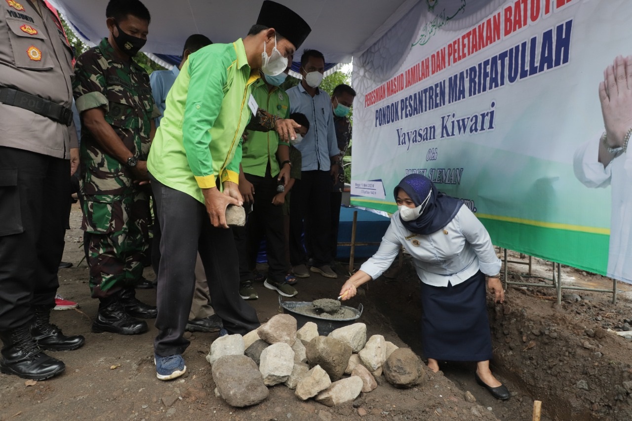 PONDOK PESANTREN LANSIA DI SLEMAN  LAKUKAN PELETAKAN BATU PERTAMA 