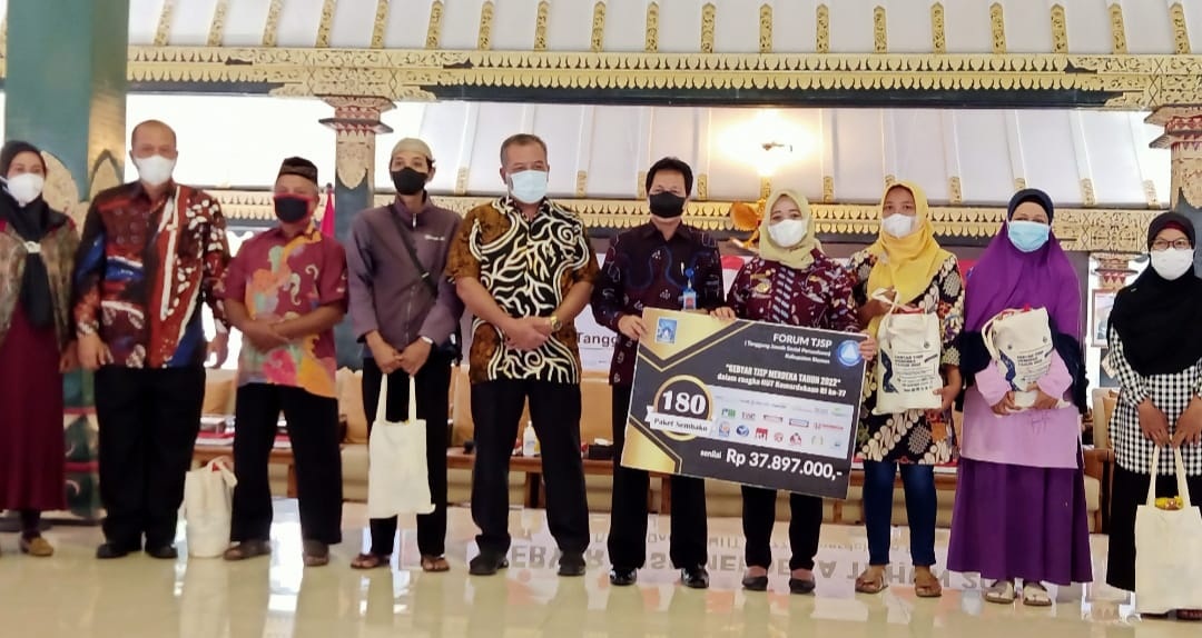 SAMBUT GEBYAR TJSP BUPATI DAN WAKIL BUPATI SLEMAN SERAHKAN BANTUAN TJSP 2022