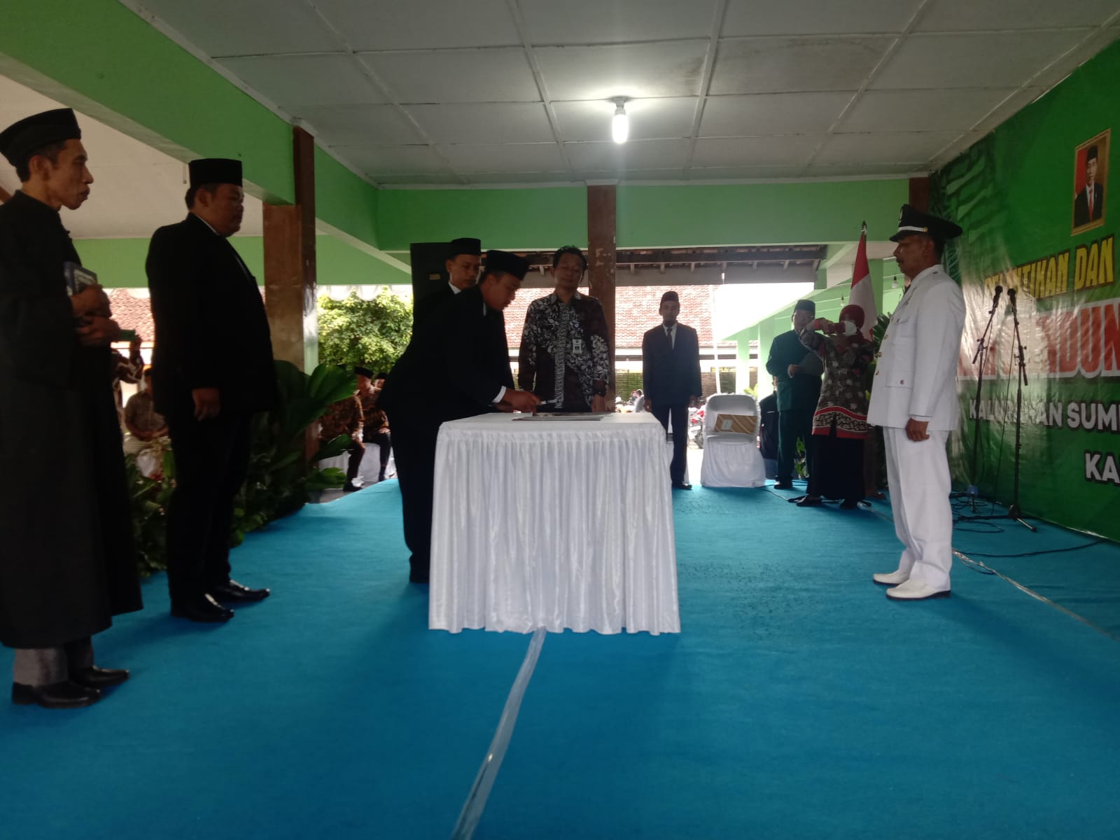 Lurah Sumbersari Moyudan  Sleman Lantik Dukuh Bendosari Dan Blendung