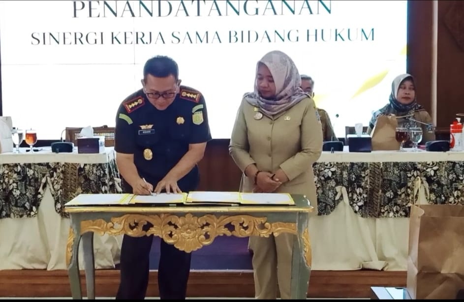 PEMKAB KEJARI SLEMAN TANDATANGANI NOTA KESEPAKATAN TERKAIT KERJA SAMA BIDANG HUKUM