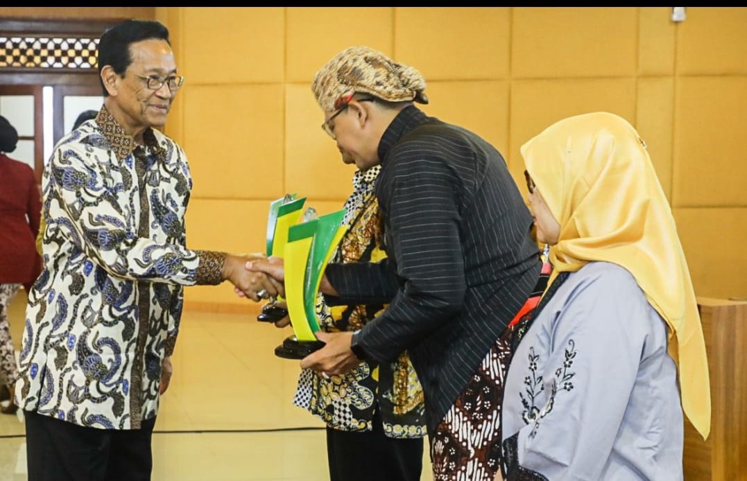 PEMKAB SLEMAN RAIH PENGHARGAAN REKA CIPTA BHAKTI NUGRAHA