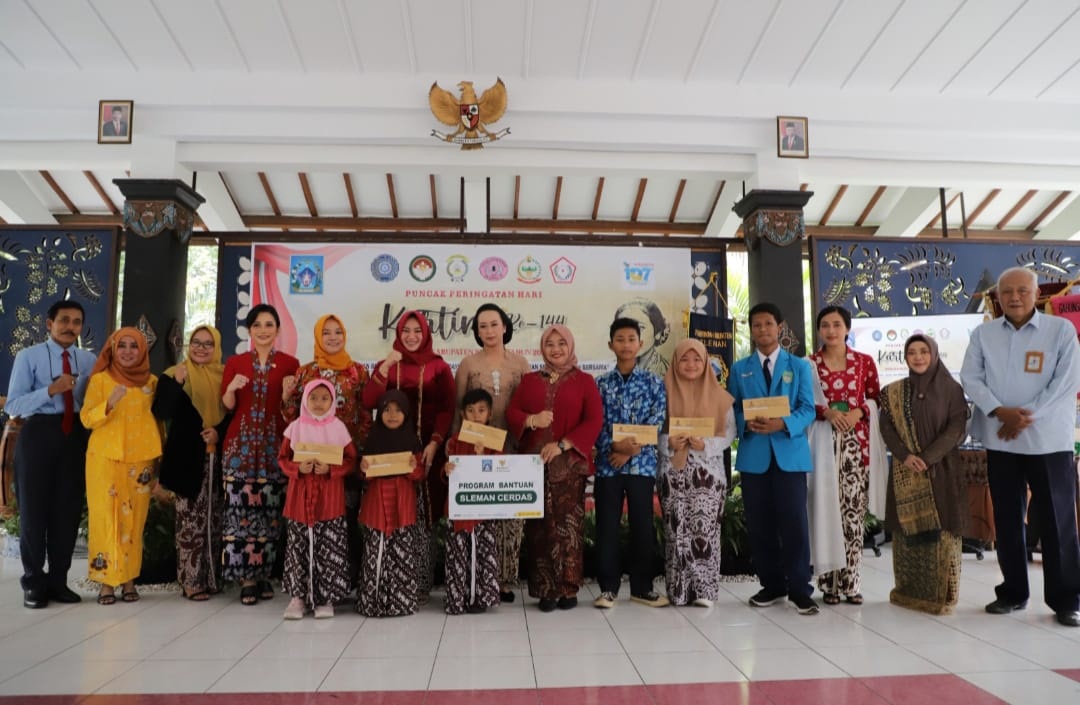 PERINGATI HARI KARTINI KE 144 PEREMPUAN LEBIH PRODUKTIF DAN KREATIF