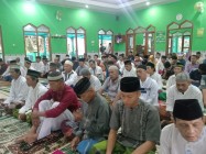 Warga Trukan Nglegi Khusuk Tunaikan…