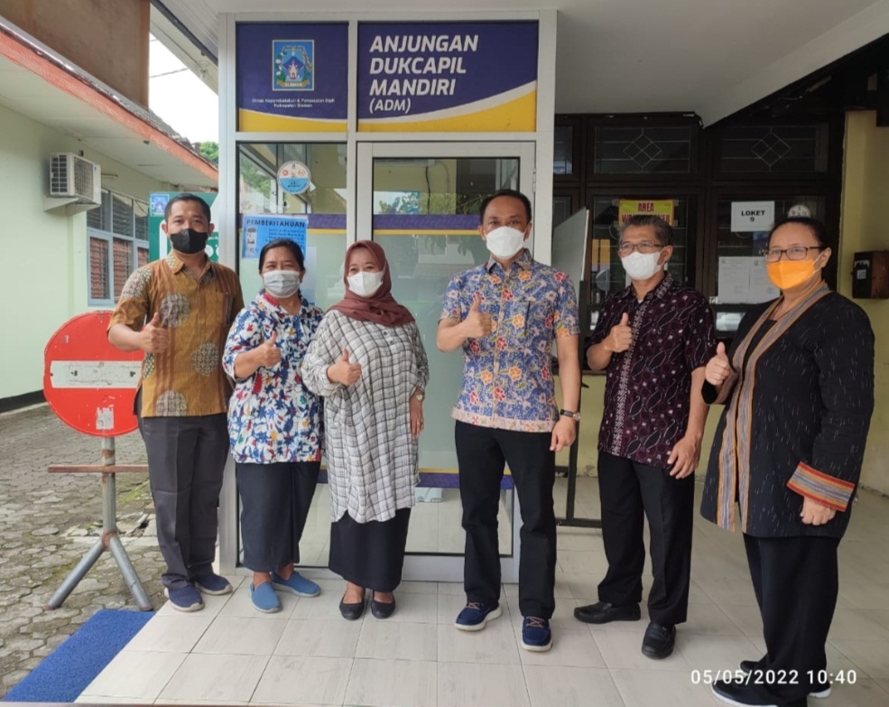 Dirjen Dukcapil Bersama Bupati Sleman Pantau Pelayanan Administrasi Kependudukan 