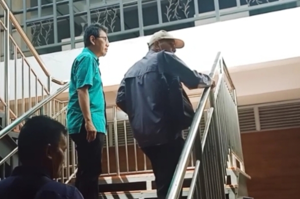 Pengoperasionalan Pasar Induk Godean Dipastikan Mundur.  Masih Ada Talang Yang Bocor