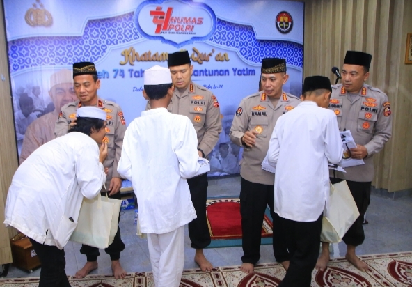 HUT POLRI 74 peduli Sesama  Humas Gelar Baksos Untuk 100 Anak Yatim Dan Khitanan  