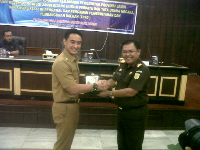 Gubernur Jambi Bersama Kajati Lakukan Penandatanganan TP45