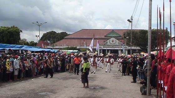 Grebeg muludan  kraton jogja 3/1/2015 di jubeli pengunjung 