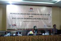 KPU BANTUL KUKUHKAN RELAWAN DEMOKRASI