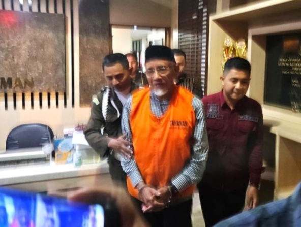 Kesangkut Dugaan Korupsi Dana Pariwisata 10,9 Milyar Eks Bupati Sleman Sri Purnomo di Seragami Baju Oranye Ditahan Kejari 