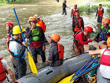 Inilah 10 Korban Anak Didik SMPN 1 Turi Yang Meningal Terseret  Banjir  Sungai Sempor  