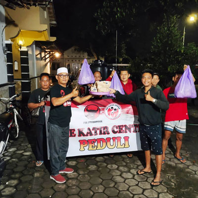 Catir Centre Peduli Covid Bagikan Nasi Bungkus dan Ajak Berantas Virus 