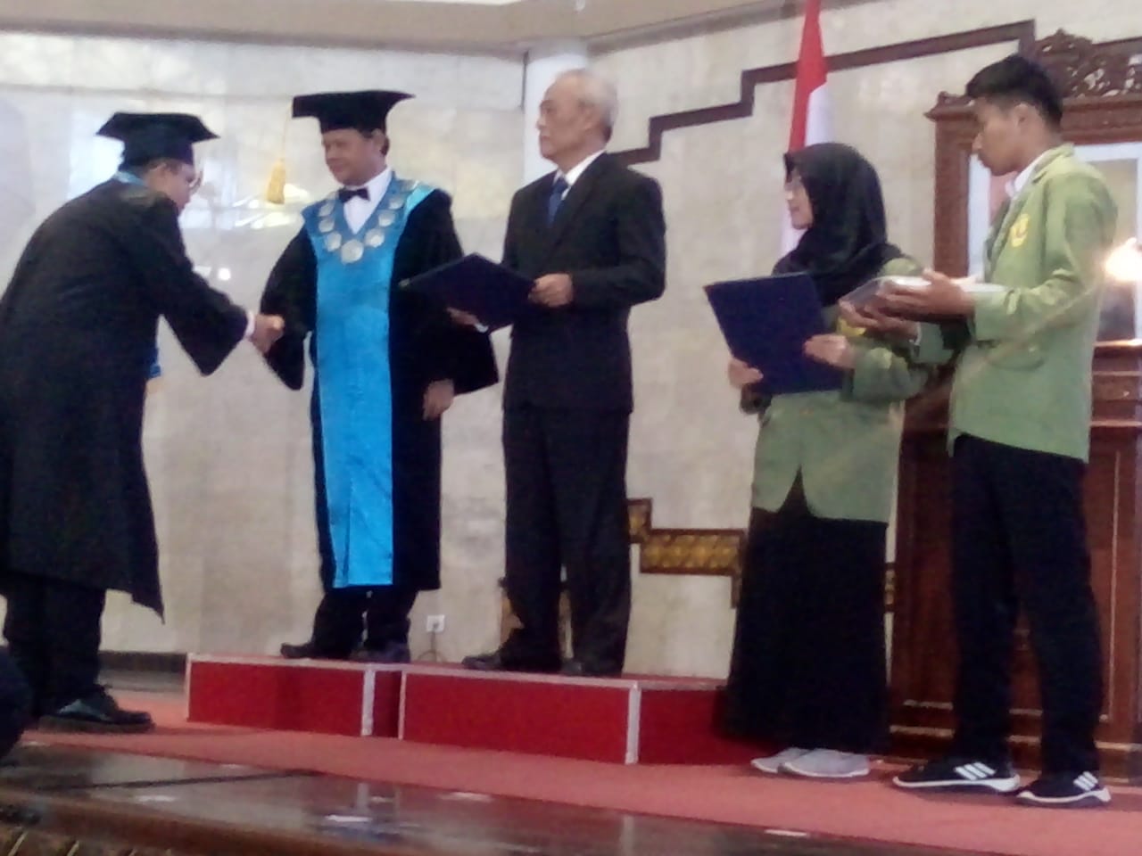 UPN " VETERAN" YOGYAKARTA MEWISUDA 518 WISUDAWAN 