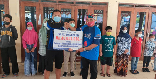 Bank BPD DIY Serahkan CSR Beasiswa Pendidikan  Bagi Siswa Di Kalurahan Condongcatur