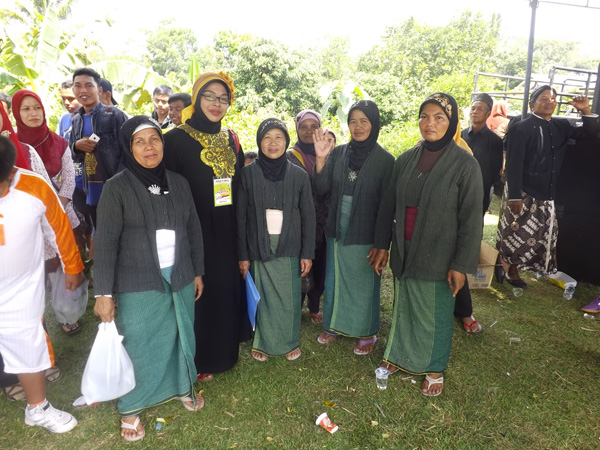 kirab budaya sebagai  penyemangat dan untuk  menghormati nilai nilai yang luhur, 