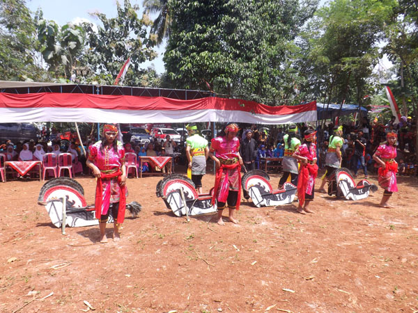 Kuda Lumping Sri Mulyo Pentas Dalam Rasulan 7 Mei 2014 di Desa wisata Jurug Taman Sari