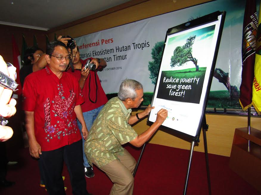 MPM  PP MUHAMMADIYAH  : KAMPANYE PUBLIK  SELAMATKAN  HUTAN ATASI KEMISKINAN 