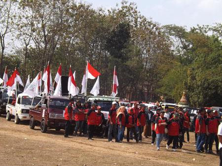Terkuak Perbedaan Kibaran Bendera Merah Putih Bagi 4 Cabup-Cawabup Gunungkidul Di Kampanye damai 2015