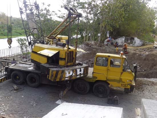 Kerahkan Alat Berat Jembatan Gunung Puyuh  Di kebut "Awal tahun 2015 Fungsi ?
