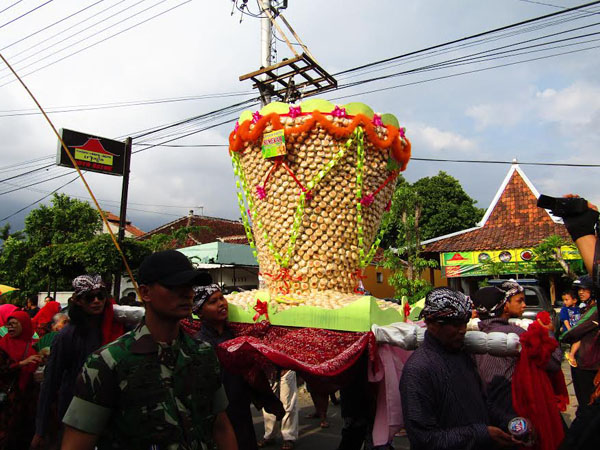 Gunungan Bakpia Di Kirab 'Warga Jogja Panen Bakpia 