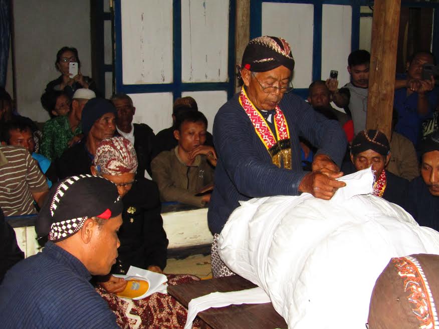 Ramalan Tahunan Cupu Panajala Selimut Basah  (NGLEMEK) Banyak Turun Hujan 
