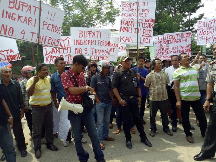 Puluhan Masa Demo Menuntut Batalkan Hasil Pilkades  Didesa Pematang Lumut Tan Jab