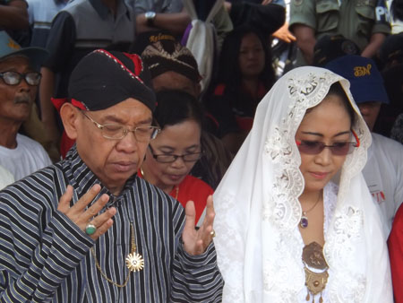 Inilah Celetukan Tukang Becak Saat Ngantar Djangkung-Endah Ketika Baru Daftar di KPU 