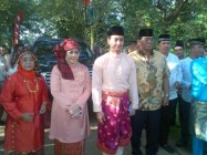 Gubernur Jambi dan Istri Menyaksikan…